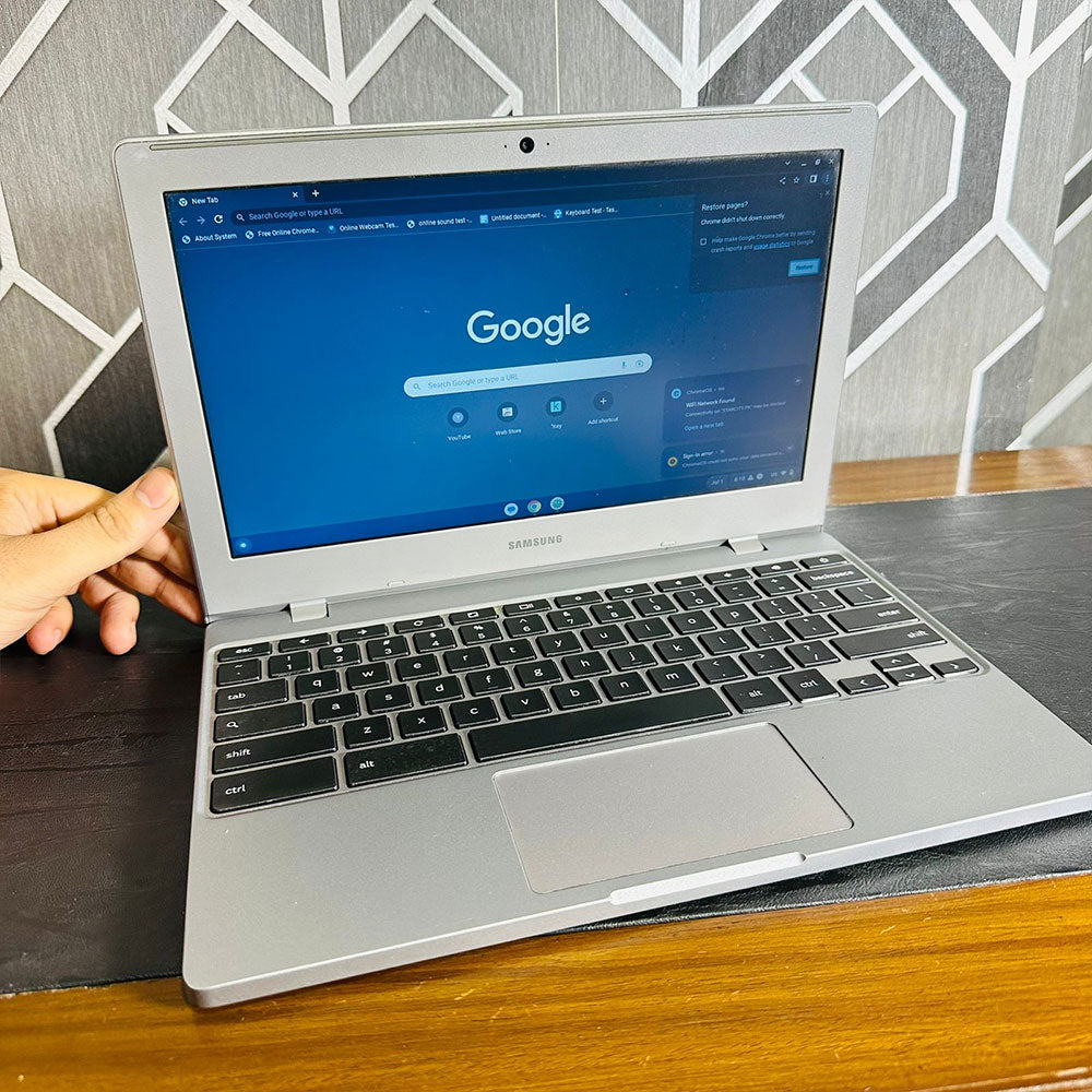 Samsung | Chromebook 4 | 32GB Storage | 4GB RAM | ‎1.10 GHz Intel Celeron | ‎Intel UHD Graphics 600 | 2029 Updateable | Playstore Supported | 11.6 Inch Display | Chromebook