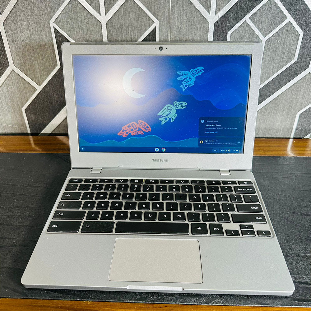 Samsung | Chromebook 4 | 32GB Storage | 4GB RAM | ‎1.10 GHz Intel Celeron | ‎Intel UHD Graphics 600 | 2029 Updateable | Playstore Supported | 11.6 Inch Display | Chromebook