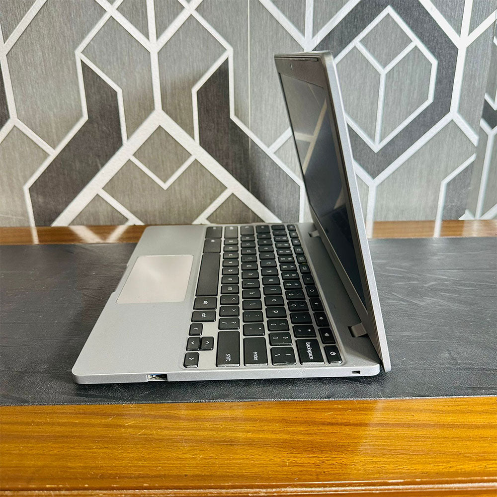 Samsung | Chromebook 4 | 32GB Storage | 4GB RAM | ‎1.10 GHz Intel Celeron | ‎Intel UHD Graphics 600 | 2029 Updateable | Playstore Supported | 11.6 Inch Display | Chromebook